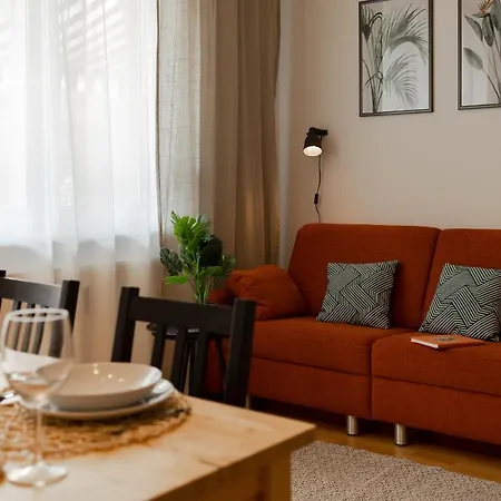 Fresh With Terrace + Free Parking Apartment *