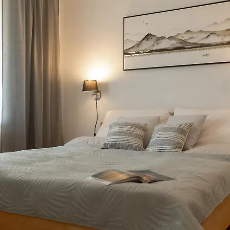 Fresh With Terrace + Free Parking Apartment Graz